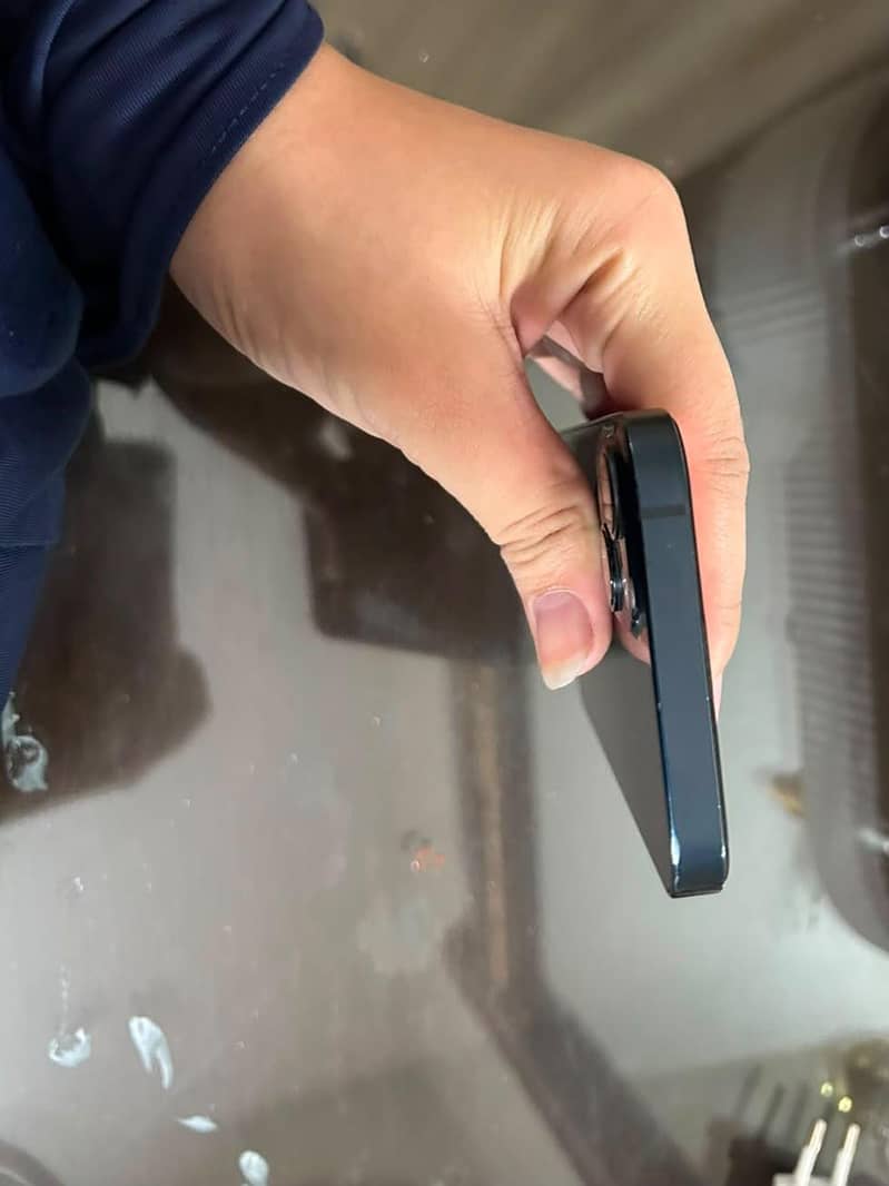 Apple iPhone 13 2