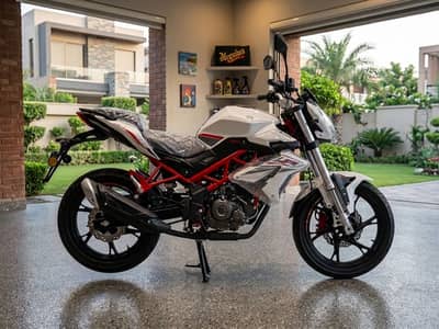 Benelli TNT 150i Brandnew Low Mileage 2400 Heavy bike sports/ Honda