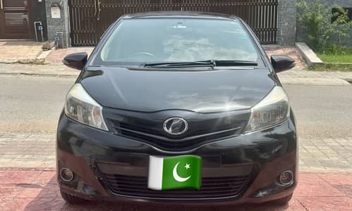 Toyota Vitz 2013 Black