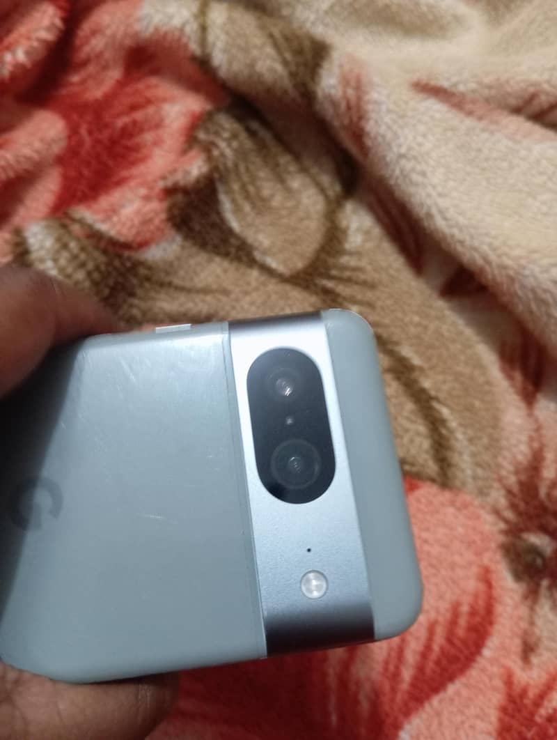 Google Pixel 8 6