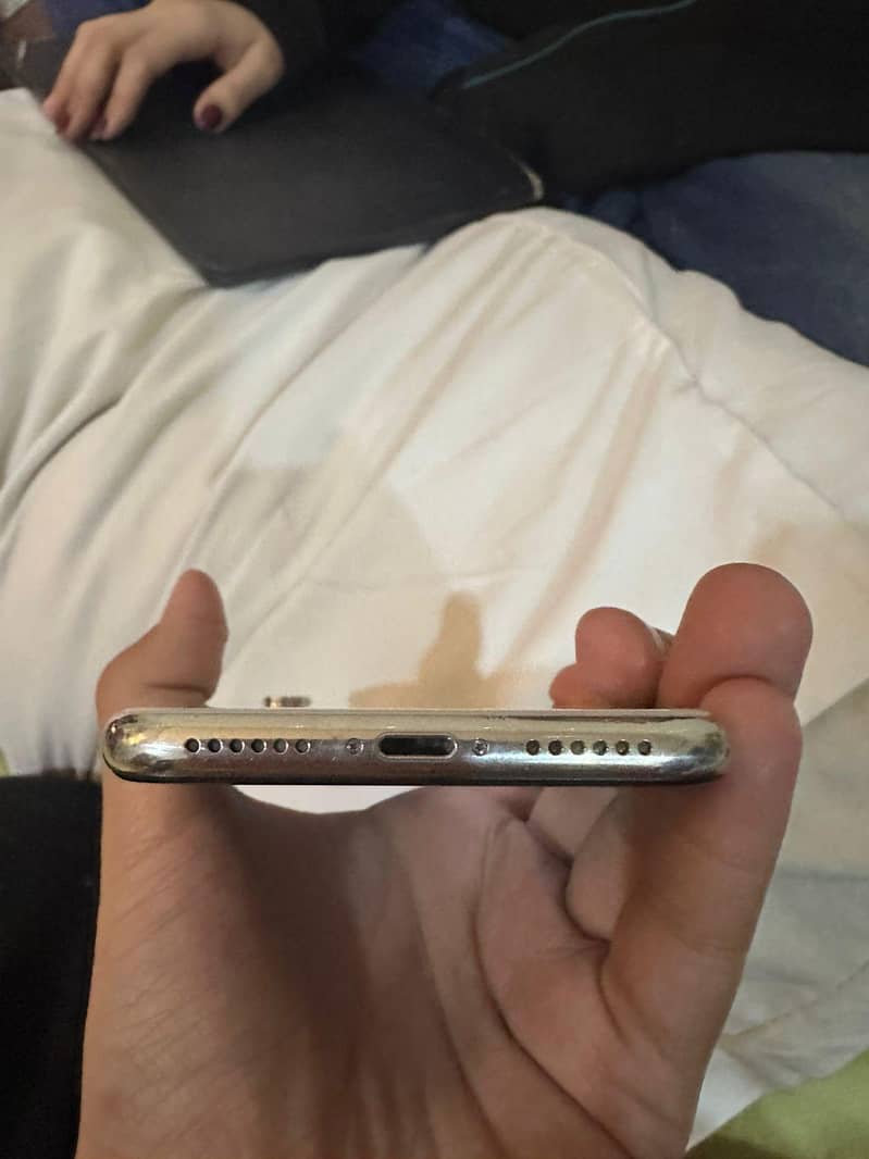 Apple iPhone X 5