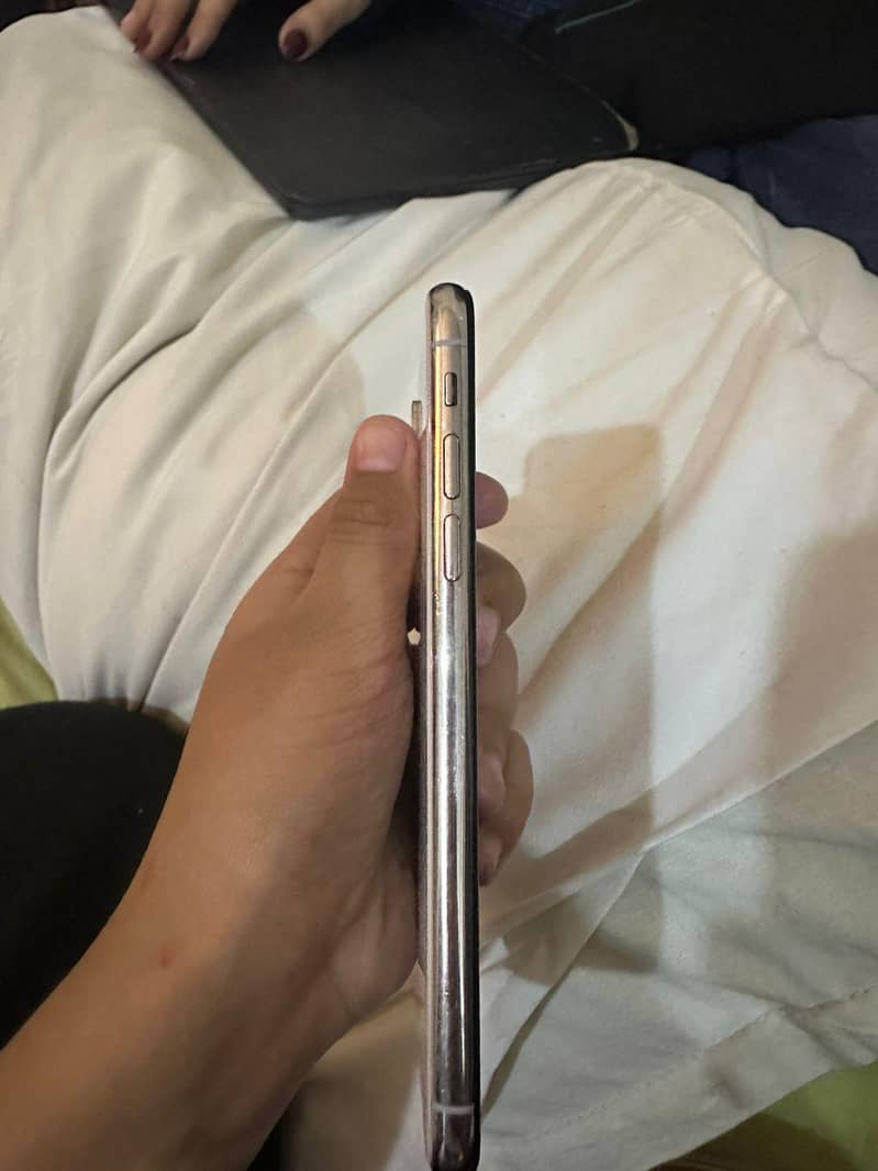 Apple iPhone X 6