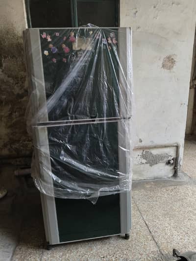 Dawlance 14 cubic feet fridge in excellent condition price negotiable