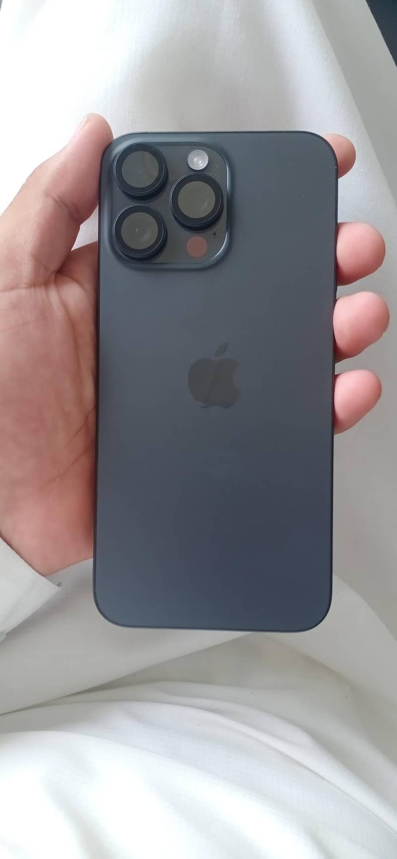 Apple iPhone 15 Pro Max 1