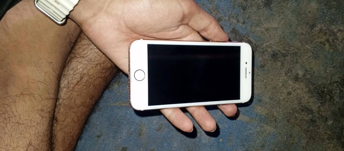 Apple iPhone 7 2