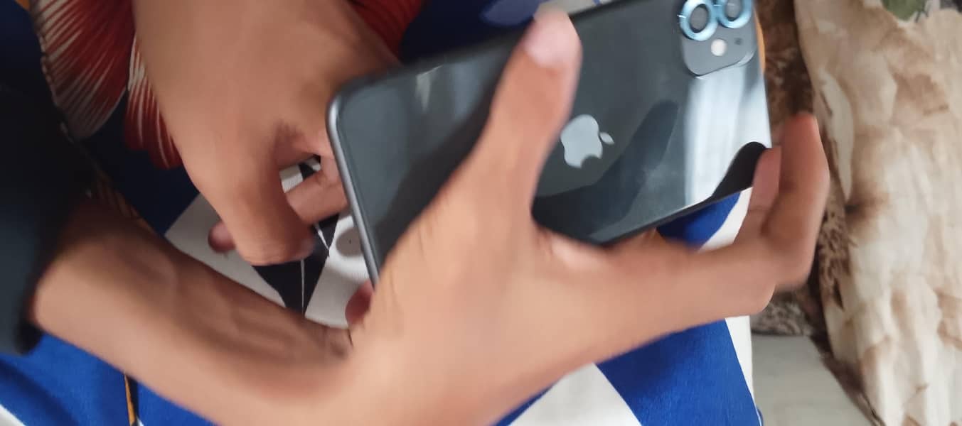 Apple iPhone 11 3