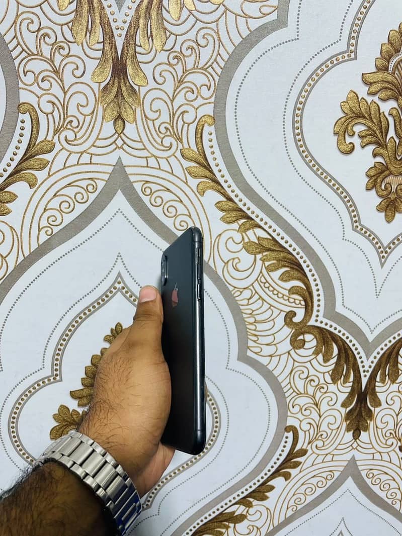 Apple iPhone X 5