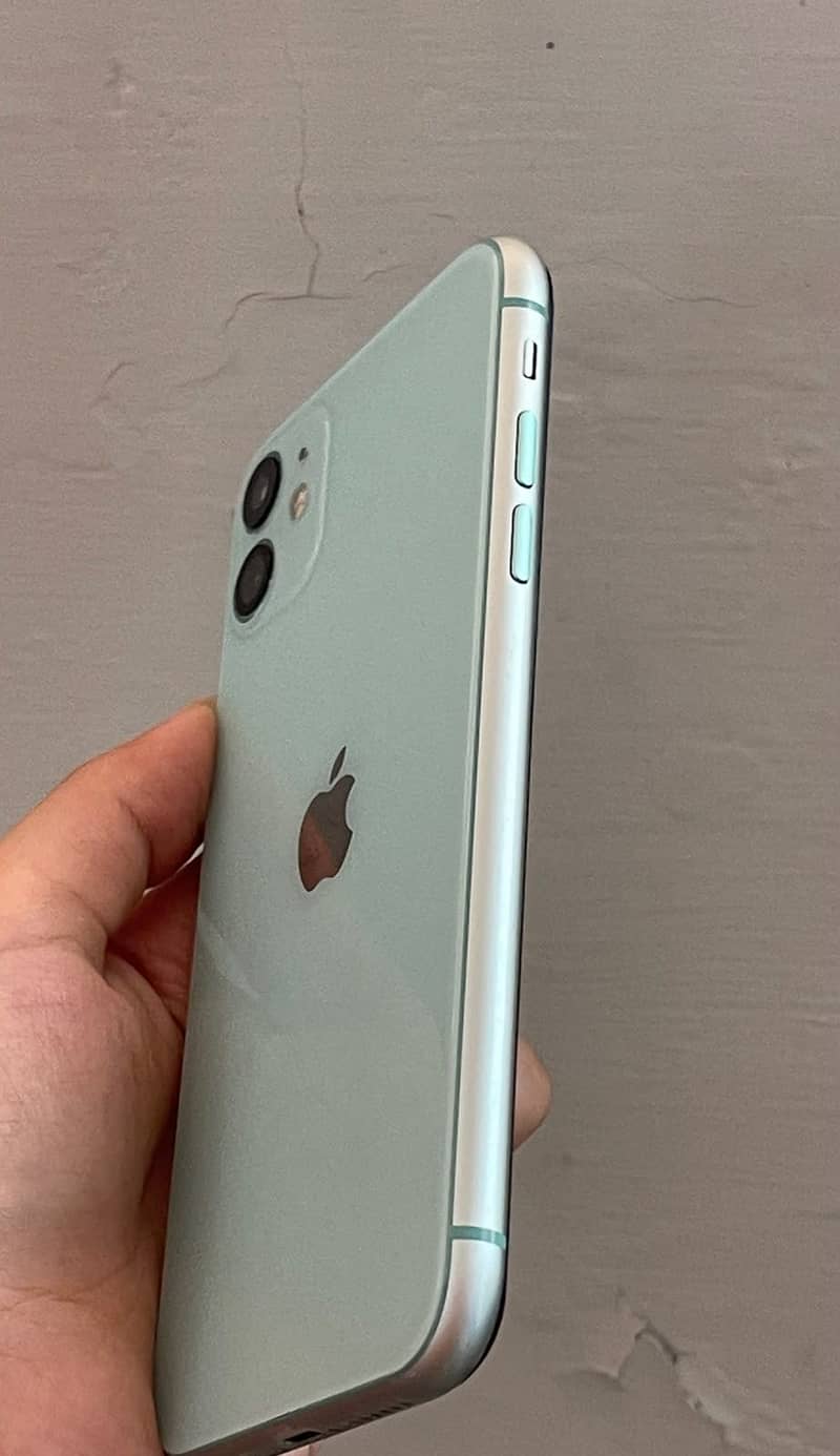 iPhone 11 3