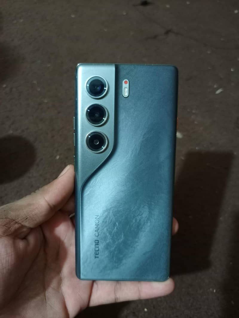 Tecno CAMON 40 Pro 0