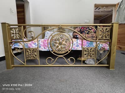 iron king size bed