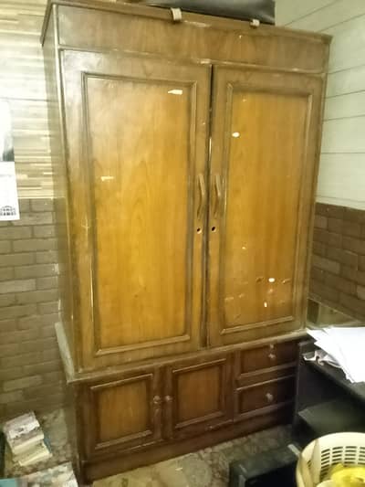 wooden wardobe almari fr sale urgent!!! furniture