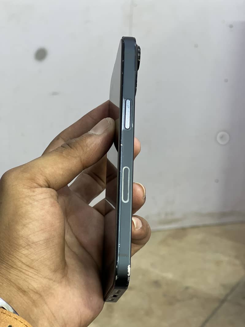 Apple iPhone 13 2