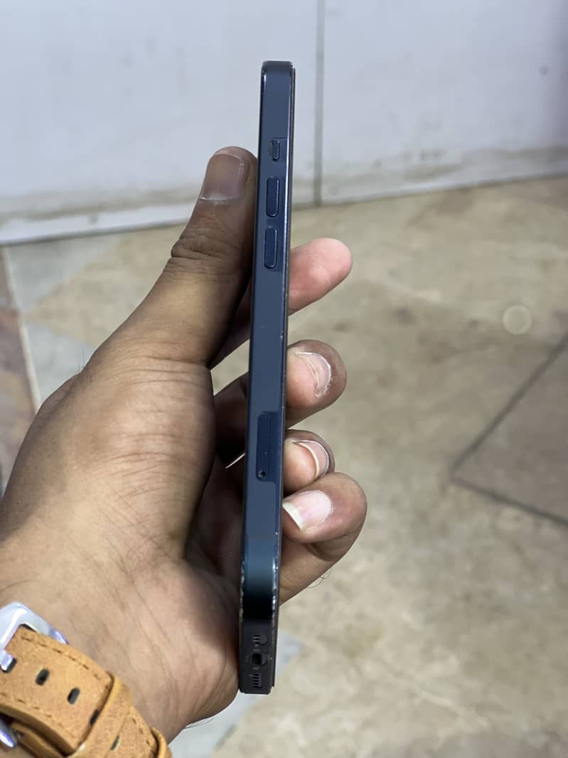 Apple iPhone 13 3