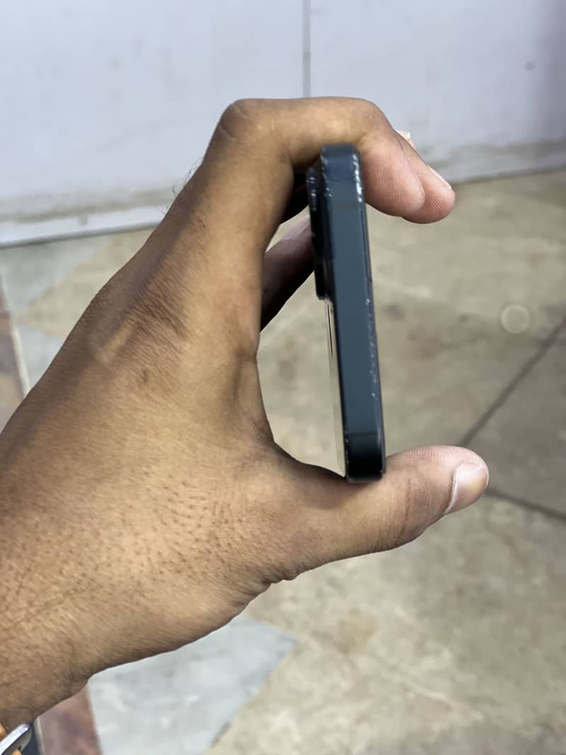 Apple iPhone 13 4