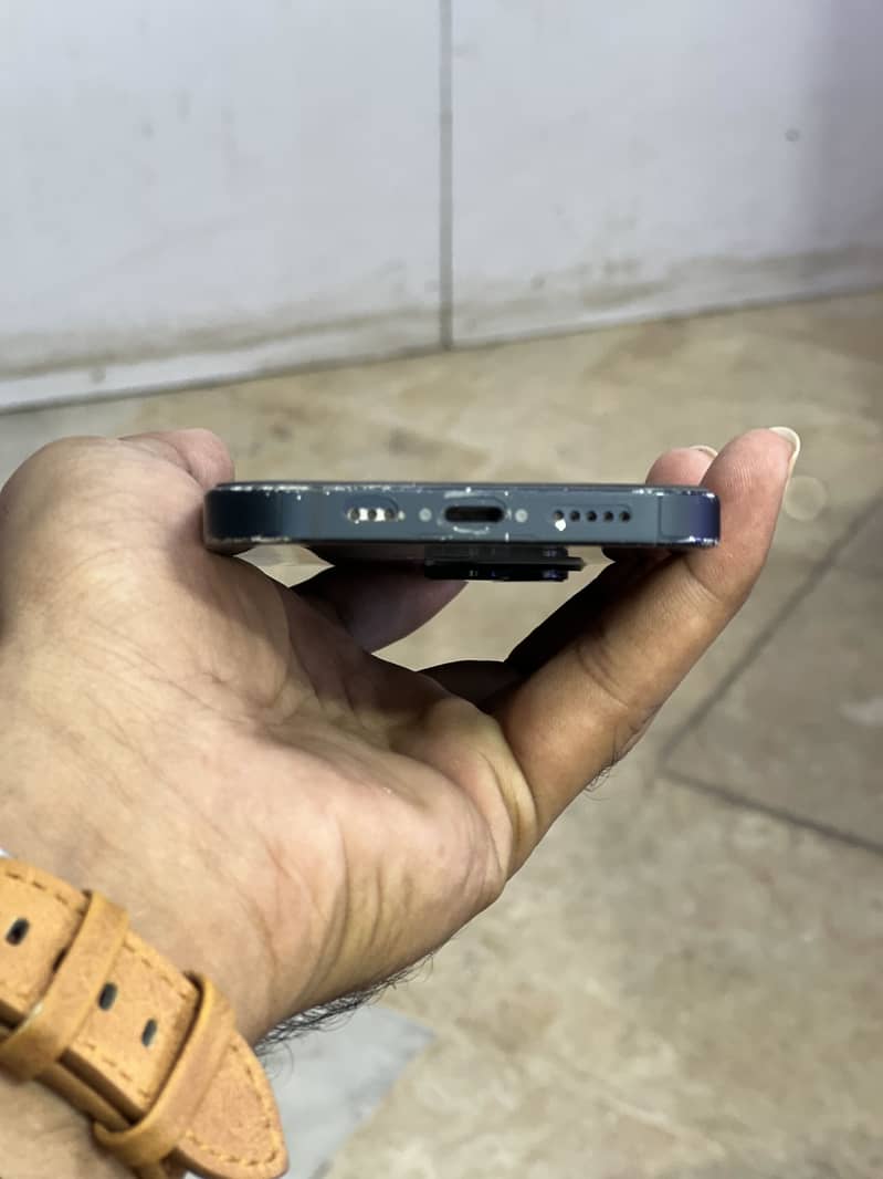 Apple iPhone 13 5