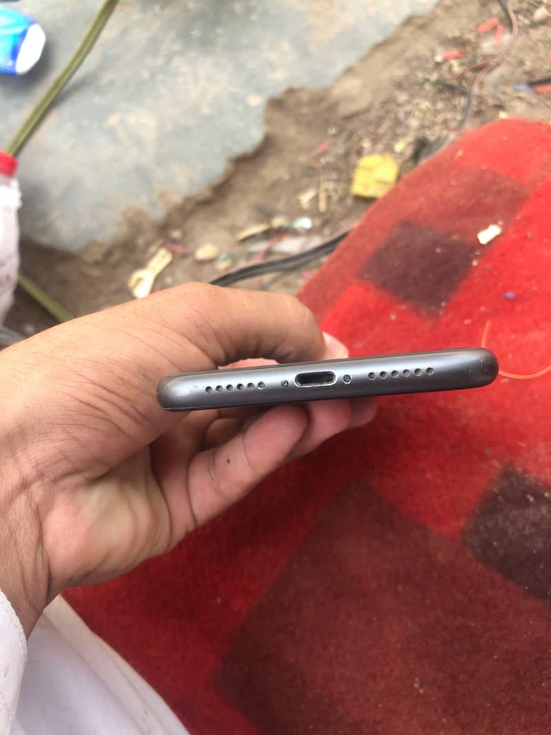Apple iPhone 11 3