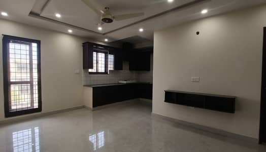 1 Bed Luxury Spacious Non Furnished Apartment | Prime Location