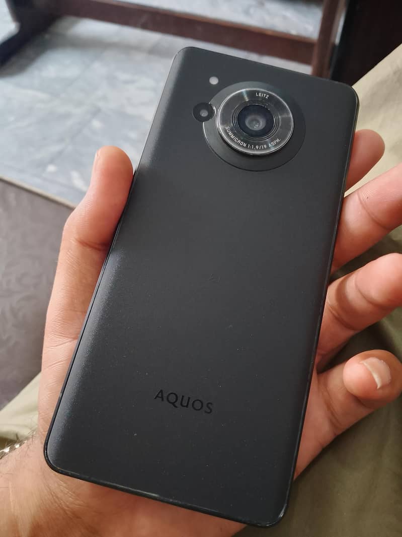 Sharp Aquos R7 0