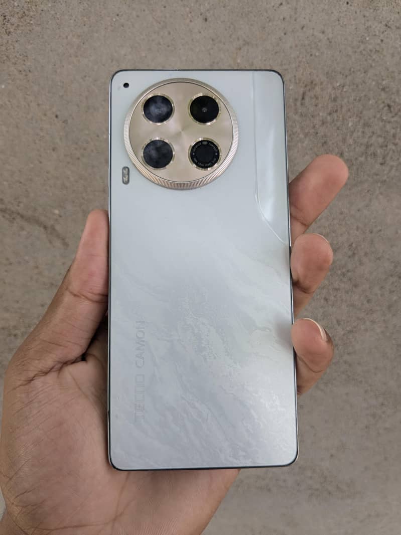 Tecno CAMON 30 0