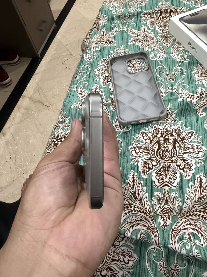 Iphone 15 pro max 4