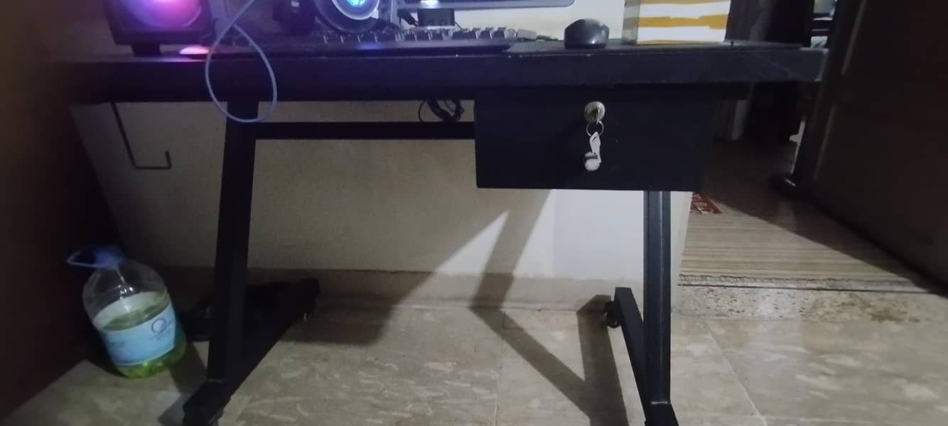 Gaming PC moveable Table 0
