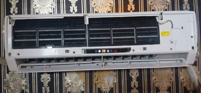 gree ac for sell 10 /9 condition good colling now Repering all geniun