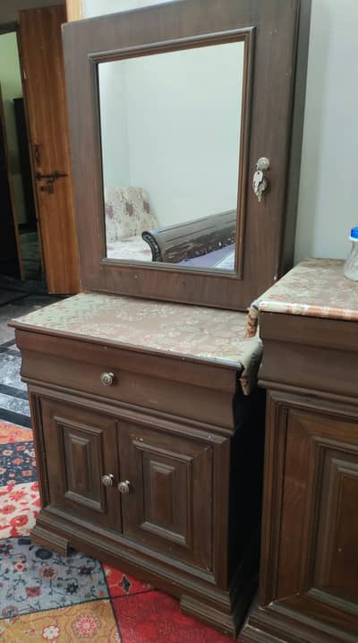 mini dressing table 10/10 condition