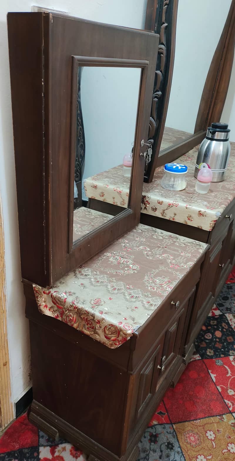 mini dressing table 10/10 condition 1