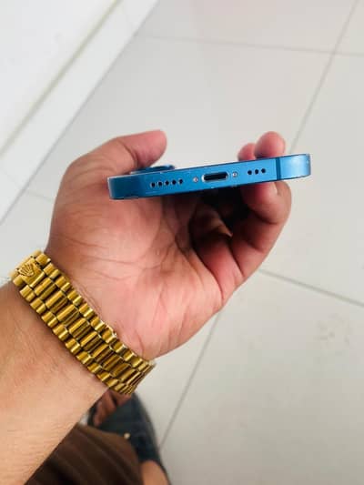 Apple iPhone 13