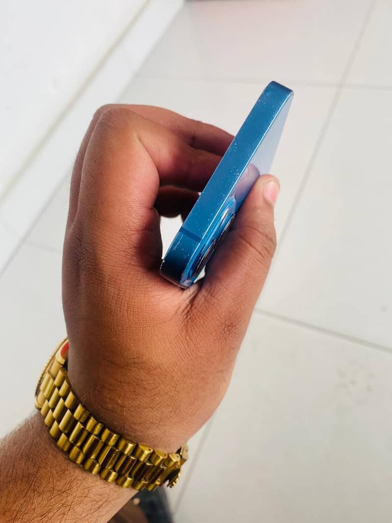 Apple iPhone 13 2