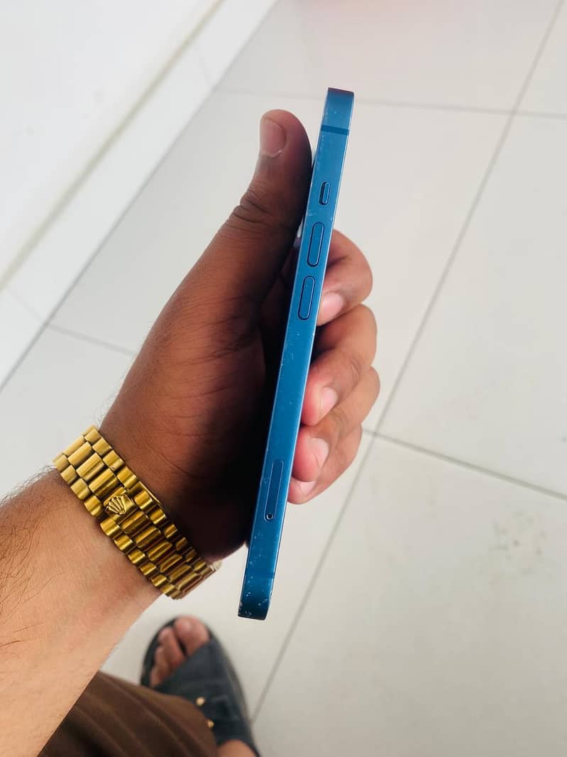 Apple iPhone 13 6