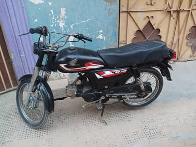 CD 70cc Bionic 70 sela kar rha hu Sab Kuch Sahi hai Koi bi foult nhi