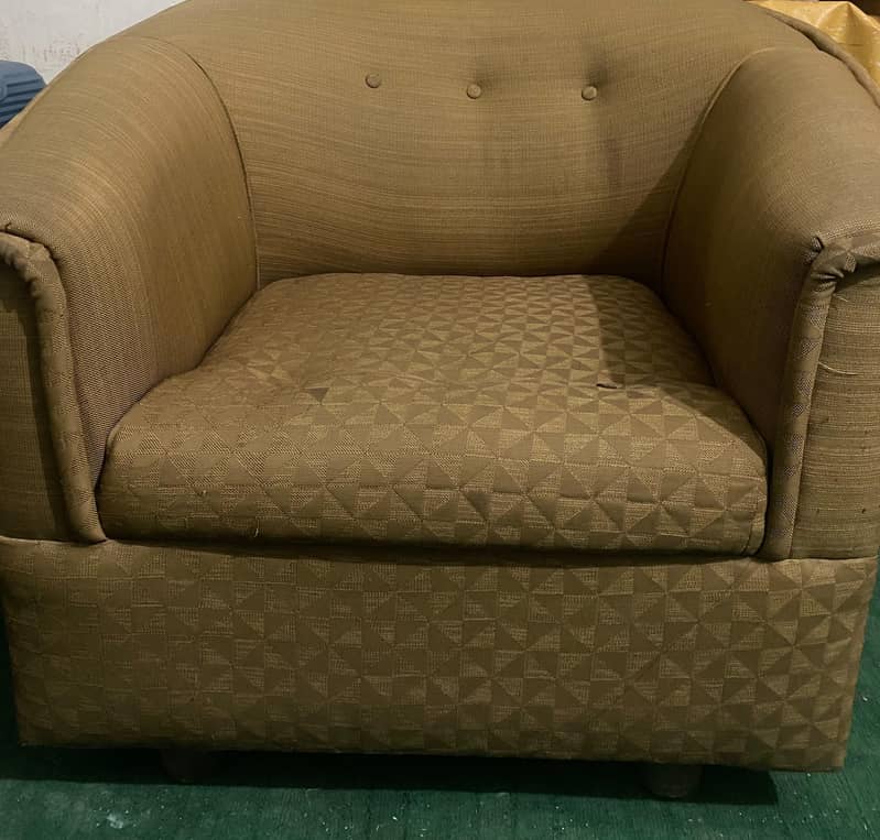 Good condition sofa 4