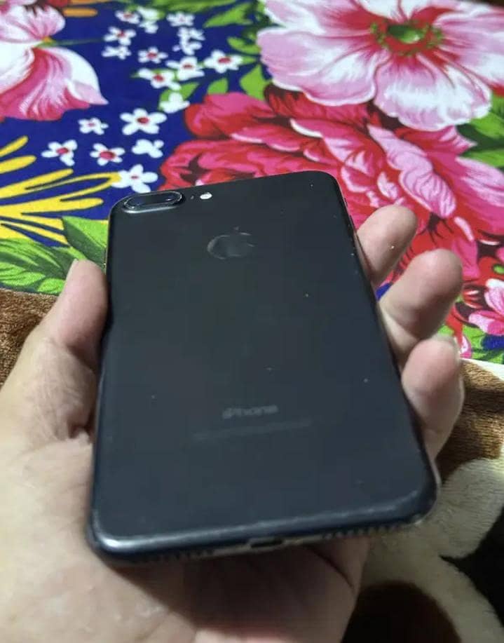 Apple iPhone 7 Plus 1