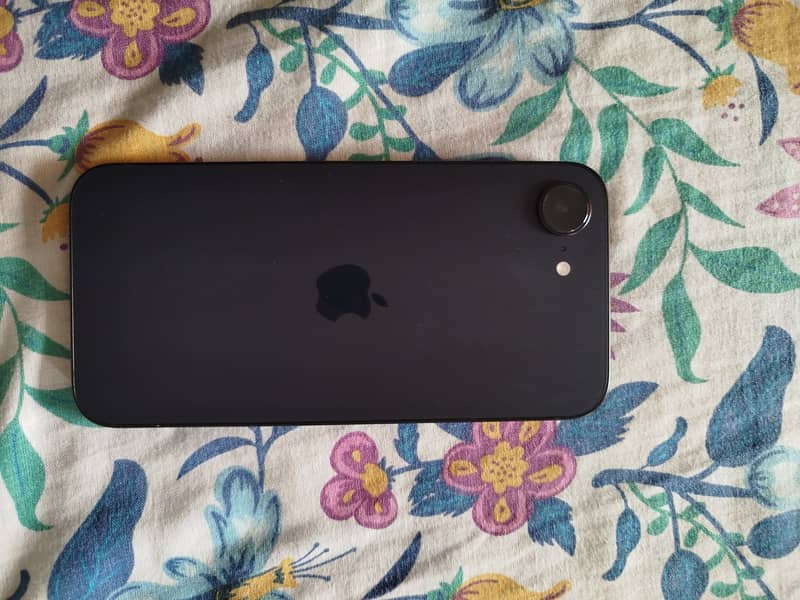 Apple iPhone 16e 2
