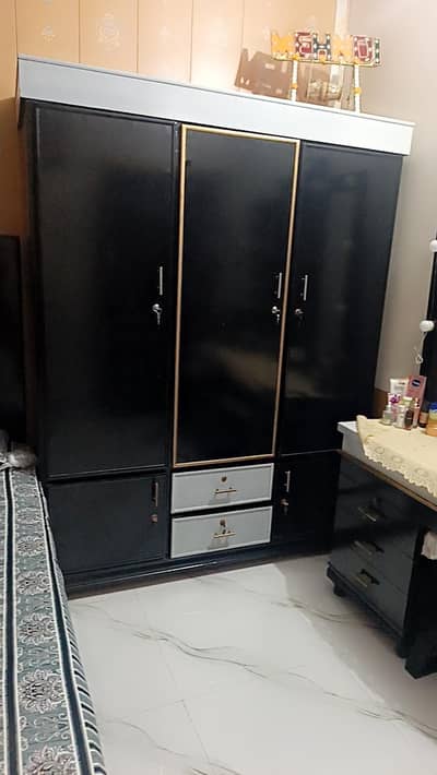 wadrobe/ almari 6 feet length 5 feet width for selling
