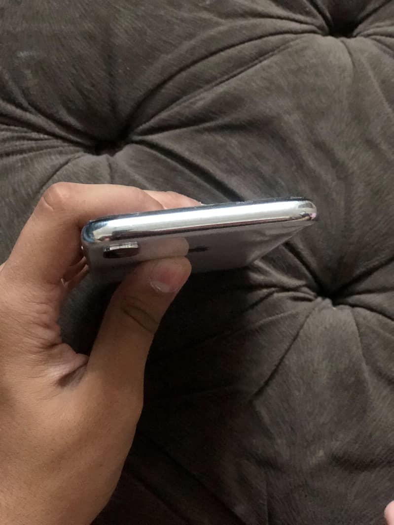 Apple iPhone X 3