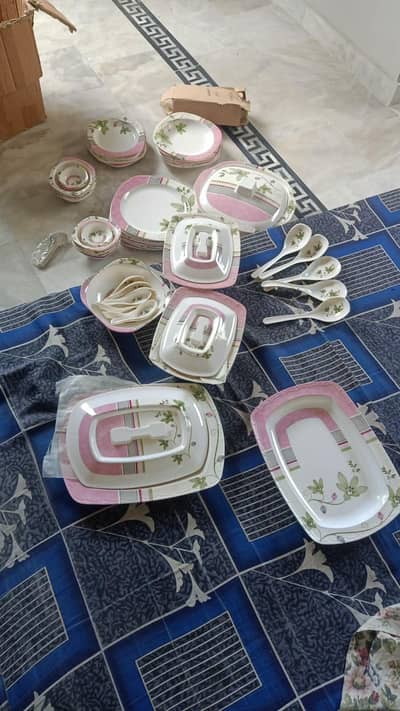 dinner set with out Box    used Nahi wha new hai