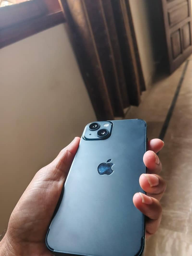 Apple iPhone 13 0