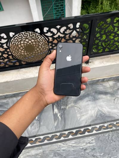 iphone XR 10/9 condition 64 gb 79 battery health non active