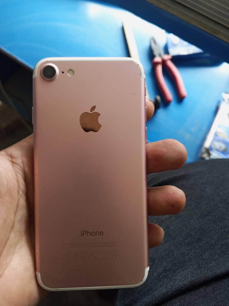Apple iPhone 7 1