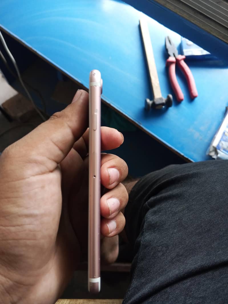 Apple iPhone 7 2
