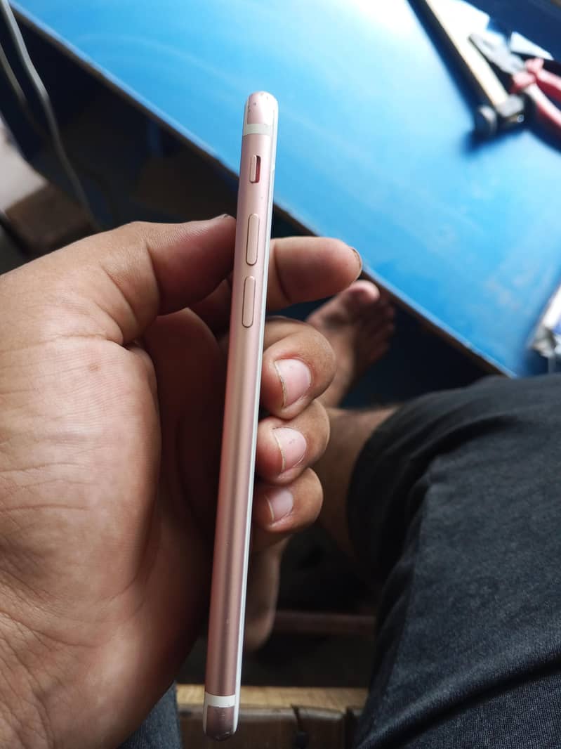 Apple iPhone 7 3