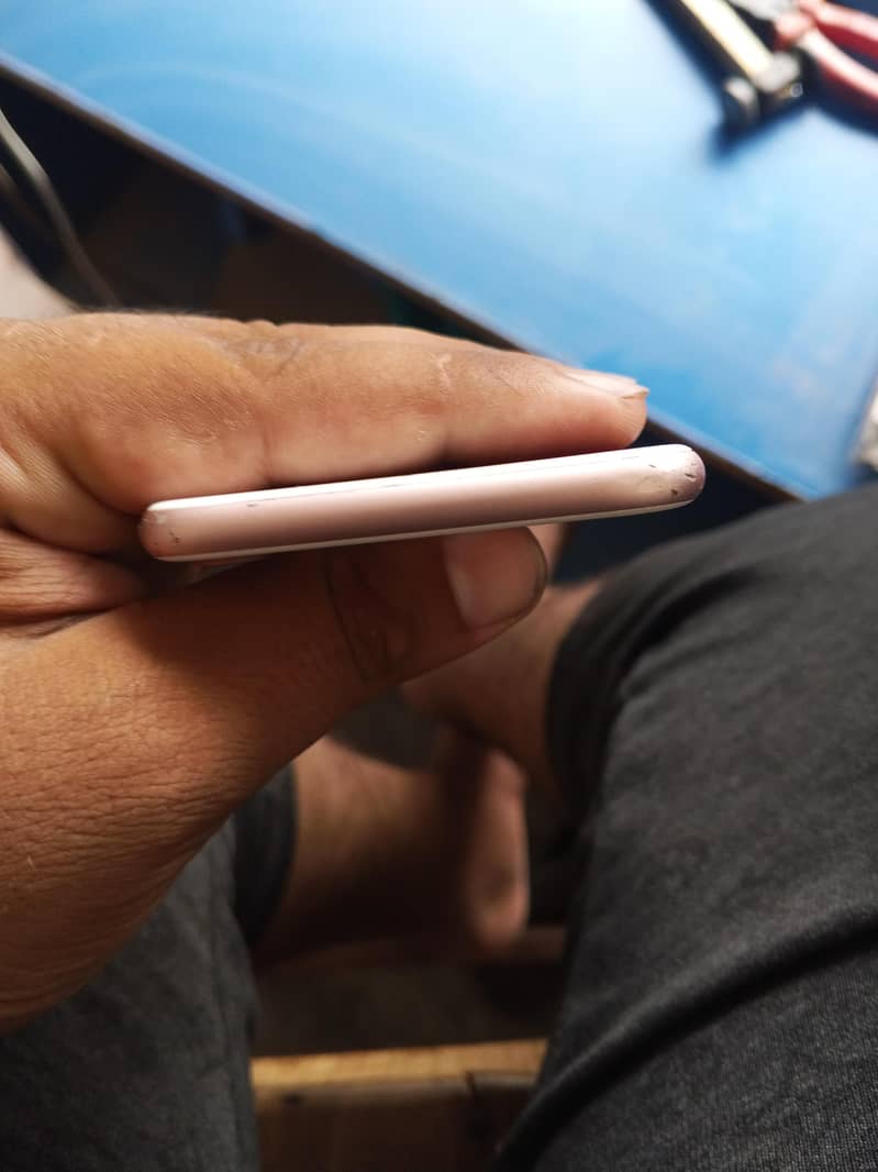 Apple iPhone 7 4