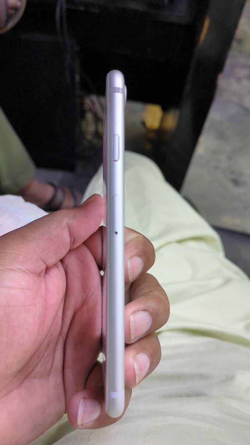 Apple iPhone 7 1