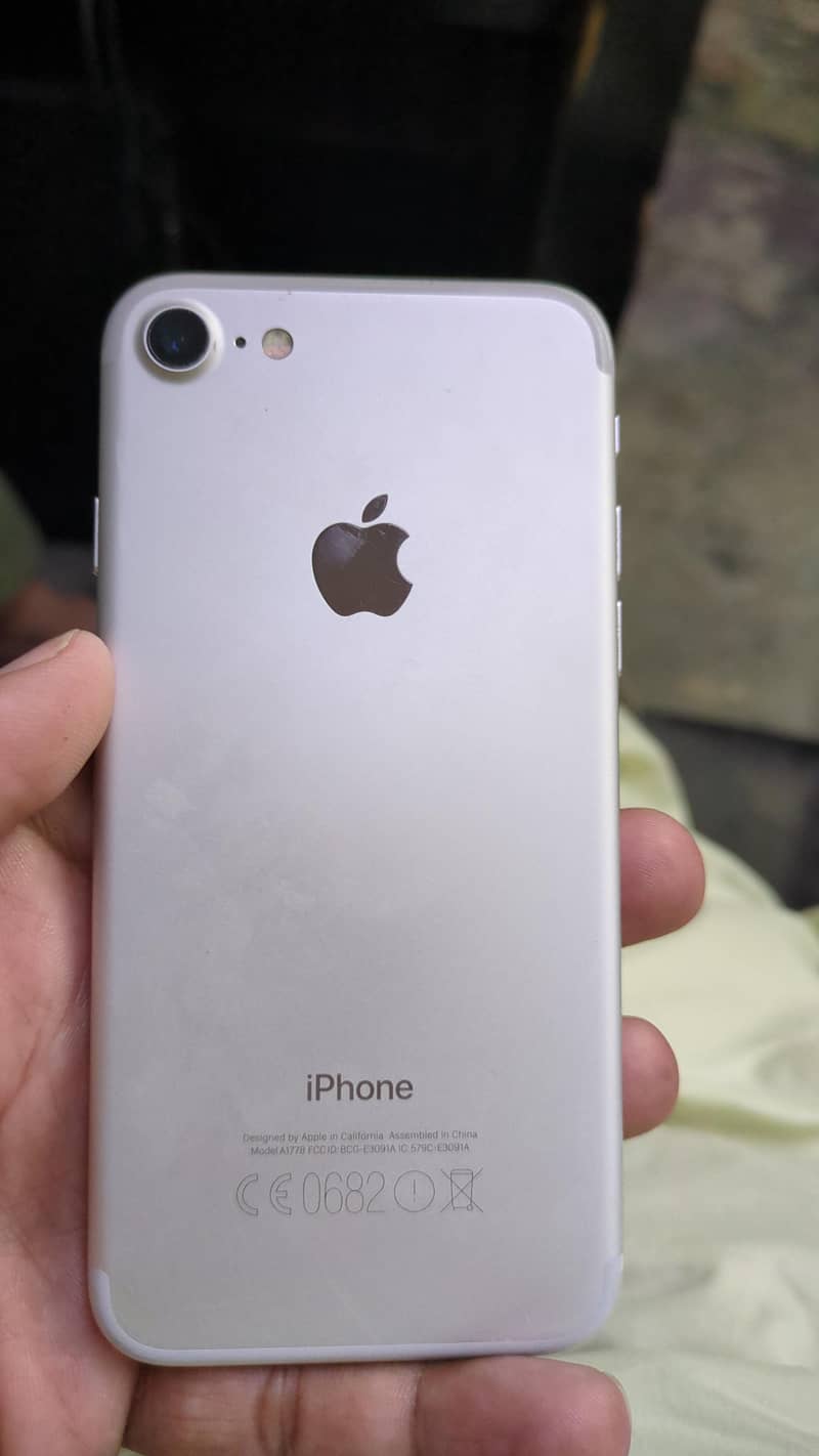 Apple iPhone 7 2