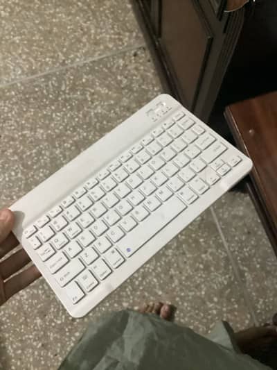 BLUETOOTH KEYBOARD