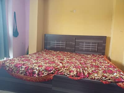 2 single beds without matris