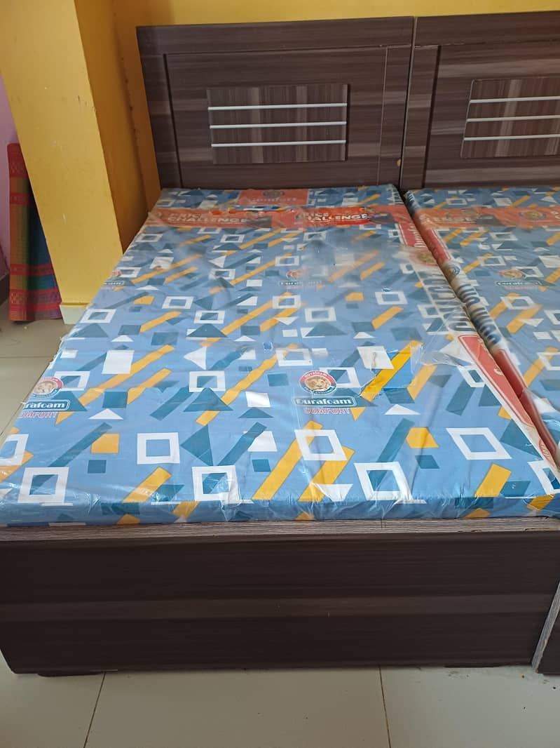 2 single beds without matris 3