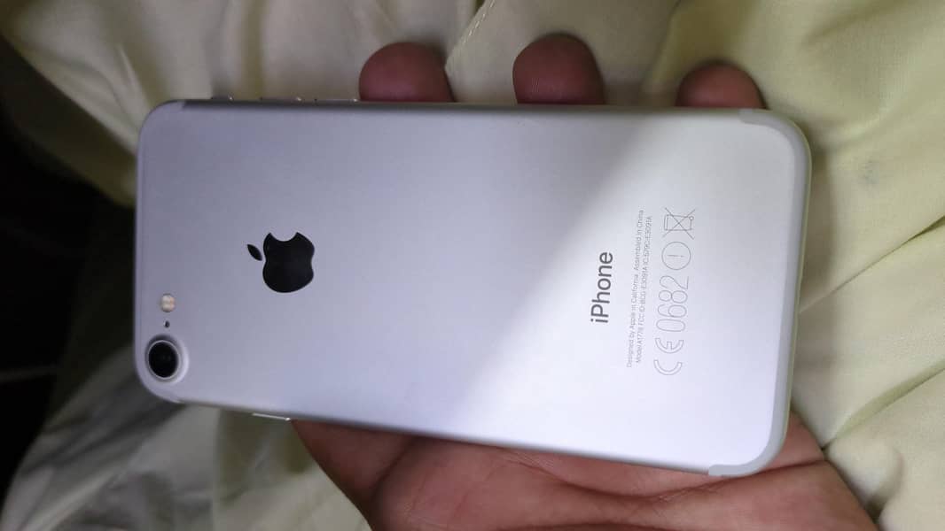 Apple iPhone 7 0